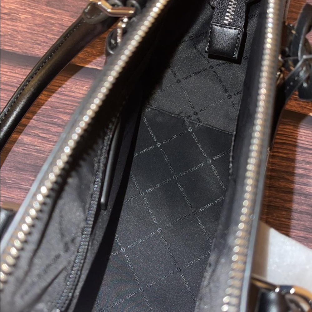🌻MICHAEL KORS 🌻 BLACK LARGE CHARLOTTE SATCHEL - Picture 11 of 11